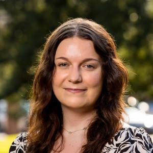 Headshot of Ellie Bennett